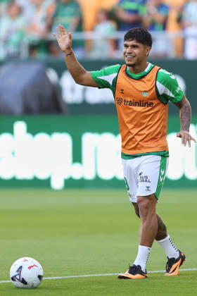 Real Betis and CA Osasuna - LaLiga EA Sports SEVILLA, SPAIN - OCTOBER 11: Cucho Hernandez of Real Betis warms up prior the LaLiga EA Sports 2026 27 match between Real Betis and CA Osasuna at La Cartuja Stadium on October 11, 2026 in Sevilla, Spain. (Photo by Rafael Roman Photo Players Images Magara Press) Sevilla La Cartuja Stadium Spain Copyright: xRafaelxRomanx