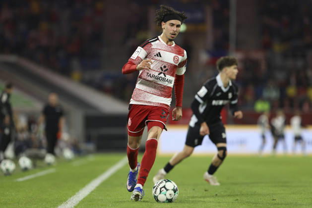 Anas Slimani (Fortuna Duesseldorf) in Aktion, am Ball, Einzelaktion waehrend des Spiels der 3. Liga zwischen Fortuna Duesseldorf und SC Verl, Merkur Spiel-Arena am 11. October 2026 in Duesseldorf, Deutschland. (Foto von Oliver Kaelke DeFodi Images) +++ Anas Slimani (Fortuna Duesseldorf) controls the ball during the 3. Liga match between Fortuna Duesseldorf and SC Verl at Merkur Spiel-Arena on October 11, 2026 in Dusseldorf, Germany. (Photo by Oliver Kaelke DeFodi Images) DFB DFL REGULATIONS PROHIBIT ANY USE OF PHOTOGRAPHS AS IMAGE SEQUENCES AND OR QUASI-VIDEO. (Photo by Oliver Kaelke DeFodi Images) -