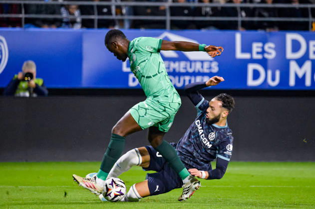 FOOTBALL : ESTAC Troyes vs Olympique de Marseille - Ligue 1 - JournÃ e 6 - 11 10 2026 Amine Gouiri (OM) Paolo Gozzi (ESTAC Troyes) TroyesFrance  Copyright: xBaptistexAutissierx