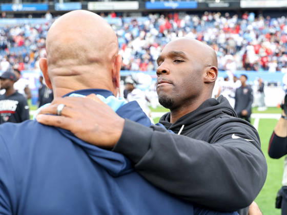 Oct 11, 2026; Nashville, TN, USA; Houston Texans head coach DeMeco Ryans greets Tennessee Titans head coach Robert Saleh at midfield after the NFL, American Football Herren, USA regular season game between the Houston Texans and Tennessee Titans at Nissan Stadium. Mandatory Credit: -Cal Media NFL 2026: Texans Vs Titans OCT 11  - ZUMAc04_ 20261011_zma_c04_080 Copyright: xStephenxFurstx