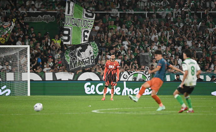 ESP: LaLiga EA Sports Racing Santander v Valencia CF Stole Dimitrievski of Valencia CF during LaLiga EA Sports between Racing Santander v Valencia CF played at Campos de de El Sardinero Stadium in Cantabria on October 11, 2026 in Spain Spain Futbol Copyright: xAgenciaxLOFx
