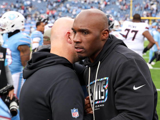 Oct 11, 2026; Nashville, TN, USA; Houston Texans head coach DeMeco Ryans talks with a member of the Titans coaching staff on the field following the NFL, American Football Herren, USA regular season game between the Houston Texans and Tennessee Titans at Nissan Stadium. Mandatory Credit: -Cal Media Nashville USA - ZUMAc04_ 20261011_zma_c04_071 Copyright: xStephenxFurstx
