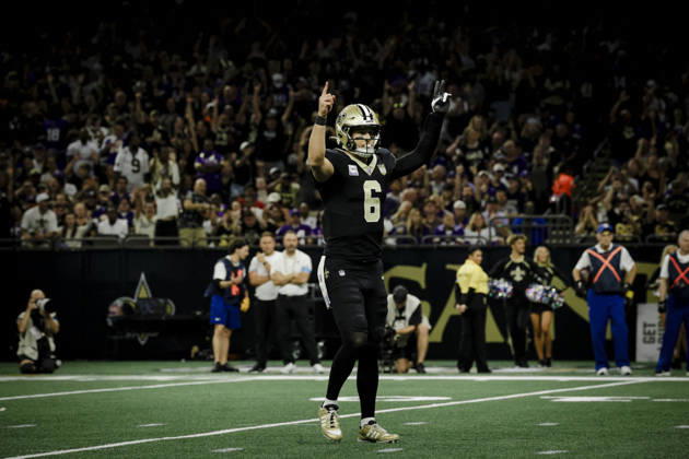 NEW ORLEANS, LA - OCTOBER 11: Tyler Shough 6 of the New Orleans Saints celebrates after a touchdown against the Minnesota Vikings during the first half of a game at Caesars Superdome on October 11, 2026, in New Orleans, Louisiana. (Photo by Derick Hingle Icon Sportswire) NFL, American Football Herren, USA OCT 11 Vikings at Saints EDITORIAL USE ONLY Icon126261011007