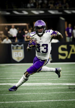 NEW ORLEANS, LA - OCTOBER 11: Aaron Jones 33 of the Minnesota Vikings runs against the New Orleans Saints during the second half of a game at Caesars Superdome on October 11, 2026, in New Orleans, Louisiana. (Photo by Derick Hingle Icon Sportswire) NFL, American Football Herren, USA OCT 11 Vikings at Saints EDITORIAL USE ONLY Icon126261011016