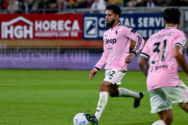 Juventus s Douglas Luiz Soares De Paulo in action during the Serie A soccer match between Cagliari Calcio and Juventus at the Unipol Domus in Cagliari, Sardinia - Sunday 11th october 2026. - Soccer Copyright: xGianlucaxZuddas LaPressex