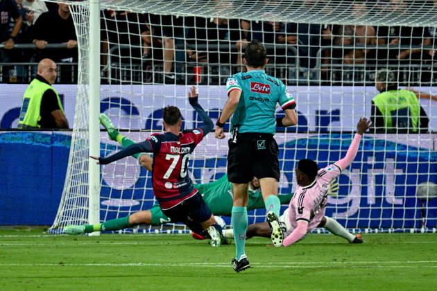 Cagliari s Daniel Maldini in action during the Serie A soccer match between Cagliari Calcio and Juventus at the Unipol Domus in Cagliari, Sardinia - Sunday 11th october 2026. - Soccer  Copyright: xGianlucaxZuddas LaPressex