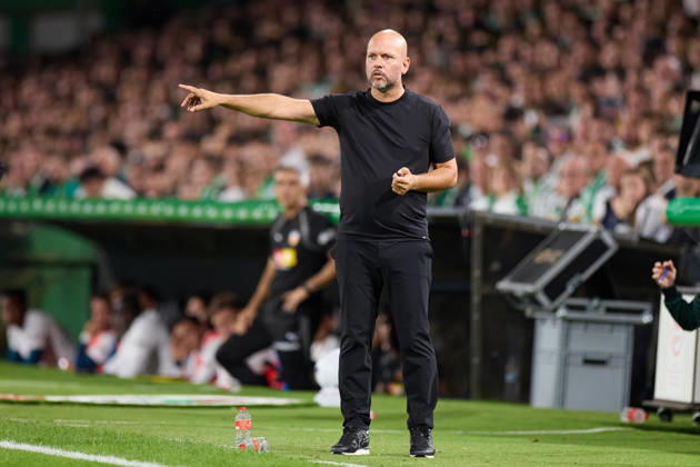 October 11, 2026, Santander, Cantabria, Spain: Jose Alberto Lopez head coach of Real Racing Club de Santander reacts during the LaLiga EA Sports match between Real Racing Club de Santander and Valencia CF at Campos de de El Sardinero on October 11, 2026, in Santander, Spain. Santander Spain - ZUMAa181 20261011_zaa_a181_378 Copyright: xRicardoxLarreinax