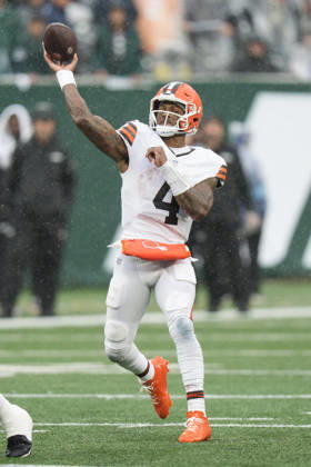 Oct 11, 2026; East Rutherford, NJ, USA; Cleveland Browns quarterback Deshaun Watson (4) throws a touchdown pass during an NFL, American Football Herren, USA game against the New York Jets at MetLife Stadium. Mandatory Credit: -Cal Media East Rutherford USA - ZUMAc04_ 20261011_zma_c04_087 Copyright: xChrisxSzagolax