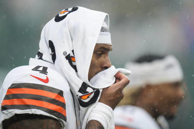 Oct 11, 2026; East Rutherford, NJ, USA; Cleveland Browns quarterback Deshaun Watson (4) reacts as he walks off the fierld following an NFL, American Football Herren, USA game at MetLife Stadium. Mandatory Credit: -Cal Media NFL 2026: Browns Vs Jets OCT 11  - ZUMAc04_ 20261011_zma_c04_092 Copyright: xChrisxSzagolax
