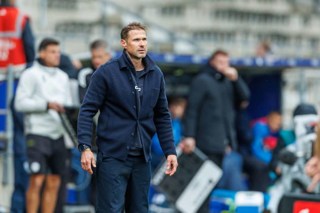 Trainer Oliver Kirch (DSC Arminia Bielefeld) schaut waehrend des Spiels der 2. Bundesliga zwischen VfL Bochum und Arminia Bielefeld, Ruhrstadion am 11. October 2026 in Bochum, Deutschland. (Foto von Mario Hommes DeFodi Images) +++ Trainer Oliver Kirch (DSC Arminia Bielefeld) looks on during the 2nd Bundesliga match between VfL Bochum and Arminia Bielefeld at Vonovia Ruhrstadion on October 11, 2026 in Bochum, Germany. (Photo by Mario Hommes DeFodi Images) DFB DFL REGULATIONS PROHIBIT ANY USE OF PHOTOGRAPHS AS IMAGE SEQUENCES AND OR QUASI-VIDEO. (Photo by Mario Hommes DeFodi Images) -