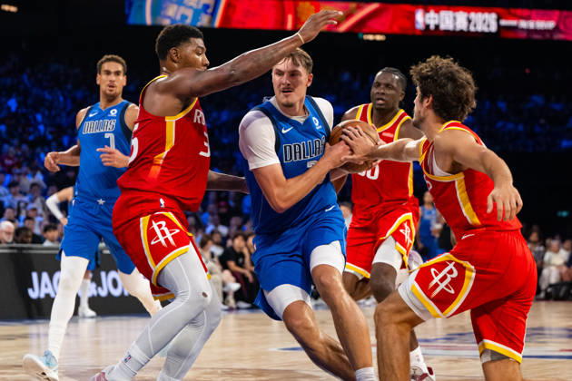(261011) -- MACAO, Oct. 11, 2026 -- Cooper Flagg (C) of Dallas Mavericks competes during the 2026-2027 NBA, Basketball Herren, USA preseason game between Dallas Mavericks and Houston Rockets in Macao, south China, on Oct. 11, 2026. ) (SP)CHINA-MACAO-BASKETBALL-NBA PRESEASON-ROCKETS VS MAVERICKS (CN) CheongxKamxKa 