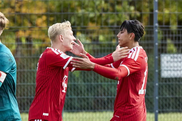 B-Junioren Bundesliga DFB-Nachwuchsliga, FC Bayern München U17, U 17 vs FC Augsburg (U17), München FC Bayern, München FC Bayern (U17), Augsburg FC, Augsburg FC (U17), Torjubel 2026-10-11 in München (FC Bayern Campus) Goal (Tor) München FC Bayern 5:0 NURAJ Skender (FC Bayern München (U17) Linker Verteidiger Nr11-FCB11) sportworld München FC Bayern Campus Bayern Deutschland