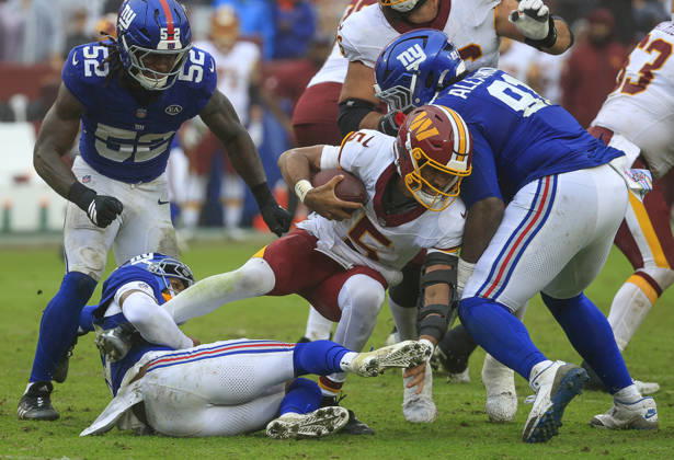 October 11, 2026: Washington Commanders QB 5 Jayden Daniels is sacked by New York Giants DB 22 Andru Phillips during the Washington Commanders game against the New York Giants at Northwest Stadium in Landover, MD. CSM Landover United States of America - ZUMAc04_ 20261011_zma_c04_119 Copyright: xJustinxCooperx