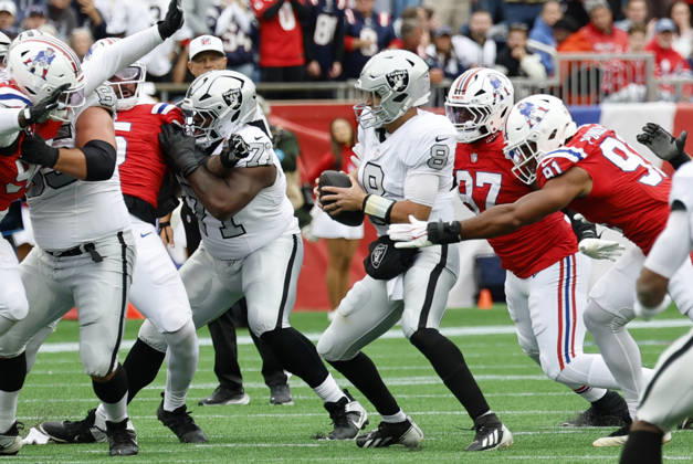 FOXBOROUGH, MA - OCTOBER 11: Elijah Ponder 91 of the New England Patriots and Milton Williams 97 of the New England Patriots sack Kirk Cousins 8 of the Las Vegas Raiders during a game between the New England Patriots and the Las Vegas Raiders on October 11, 2026, at Gillette Stadium in Foxborough, Massachusetts. (Photo by Fred Kfoury III Icon Sportswire) NFL, American Football Herren, USA OCT 11 Raiders at Patriots EDITORIAL USE ONLY Icon482261011017