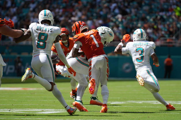 MIAMI GARDENS, FL - OCTOBER 11: Cincinnati Bengals wide receiver Ja marr Chase (1) punches the ball free after a fumble turnover during the NFL, American Football Herren, USA game between the Cincinnati Bengals and the Miami Dolphins on Sunday, October 11, 2026 at Hard Rcok Stadium in Miami Gardens, FL (Photo by Peter Joneleit Icon Sportswire) NFL: OCT 11 Bengals at Dolphins EDITORIAL USE ONLY Icon2601011011