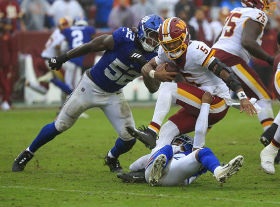 October 11, 2026: Washington Commanders QB 5 Jayden Daniels is sacked by New York Giants DB 22 Andru Phillips during the Washington Commanders game against the New York Giants at Northwest Stadium in Landover, MD. CSM Landover United States of America - ZUMAc04_ 20261011_zma_c04_100 Copyright: xJustinxCooperx
