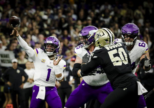 NEW ORLEANS, LA - OCTOBER 11: Kyler Murray 1 of the Minnesota Vikings throws a pass against the New Orleans Saints during the first half of a game at Caesars Superdome on October 11, 2026, in New Orleans, Louisiana. (Photo by Derick Hingle Icon Sportswire) NFL, American Football Herren, USA OCT 11 Vikings at Saints EDITORIAL USE ONLY Icon126261011037