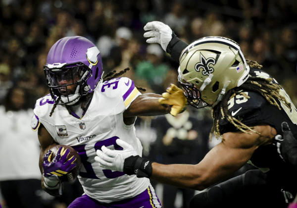 NEW ORLEANS, LA - OCTOBER 11: Aaron Jones 33 of the Minnesota Vikings stiff arms Chase Young 99 of the New Orleans Saints during the first half of a game at Caesars Superdome on October 11, 2026, in New Orleans, Louisiana. (Photo by Derick Hingle Icon Sportswire) NFL, American Football Herren, USA OCT 11 Vikings at Saints EDITORIAL USE ONLY Icon126261011042
