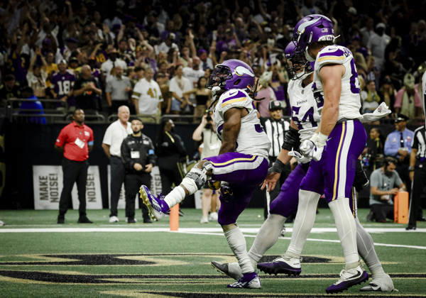 NEW ORLEANS, LA - OCTOBER 11: Aaron Jones 33 of the Minnesota Vikings celebrates after a touchdown against the New Orleans Saints during the second half of a game at Caesars Superdome on October 11, 2026, in New Orleans, Louisiana. (Photo by Derick Hingle Icon Sportswire) NFL, American Football Herren, USA OCT 11 Vikings at Saints EDITORIAL USE ONLY Icon126261011046