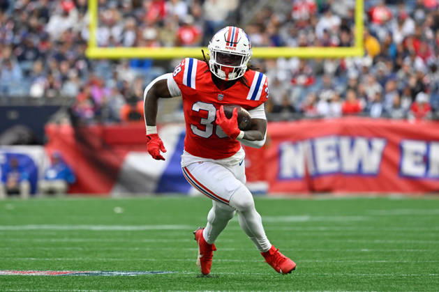 Oct 11, 2026; Foxborough, MA, USA; New England Patriots running back Rhamondre Stevenson (38) runs the ball against the Las Vegas Raiders during the second half at Gillette Stadium. Mandatory Credit: -Cal Media NFL, American Football Herren, USA 2026: Raiders Vs Patriots OCT 11  - ZUMAc04_ 20261011_zma_c04_149 Copyright: xEricxCanhax