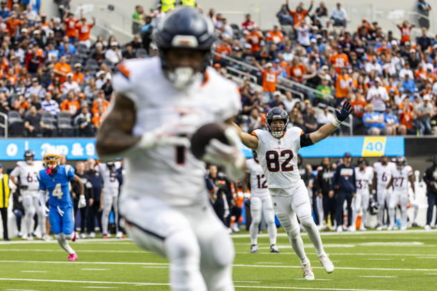October 11, 2026, Inglewood, California, USA: Denver Broncos Tight End Adam Trautman (82) reacts as Tight End Evan Engram (1) catches a pass against Los Angeles Chargers during an NFL, American Football Herren, USA football game, in Inglewood, Calif. on Sunday Oct. 11, 2026. Inglewood USA - ZUMAc68_ 20261011_zaf_c68_005 Copyright: xRingoxChiux