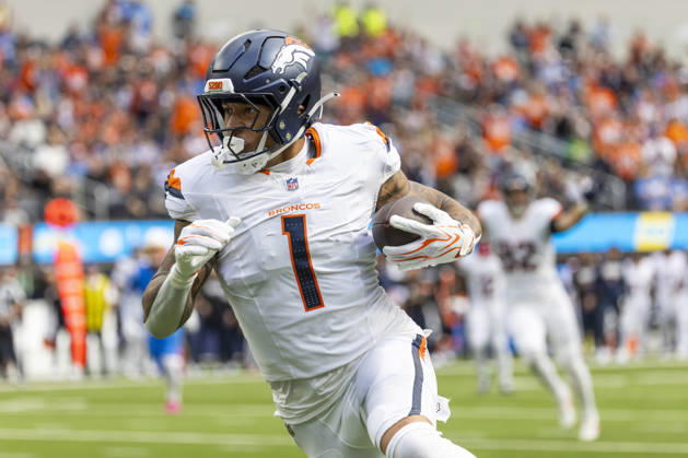 October 11, 2026, Inglewood, California, USA: Denver Broncos Tight End Evan Engram (1) runs after catching a pass against Los Angeles Chargers during an NFL, American Football Herren, USA football game, in Inglewood, Calif. on Sunday Oct. 11, 2026. Inglewood USA - ZUMAc68_ 20261011_zaf_c68_010 Copyright: xRingoxChiux