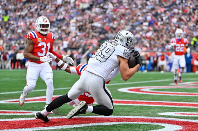 Oct 11, 2026; Foxborough, MA, USA; Las Vegas Raiders tight end Brock Bowers (89) makes a catch for a touchdown against the New England Patriots during the first half at Gillette Stadium. Mandatory Credit: -Cal Media Foxborough USA - ZUMAc04_ 20261011_zma_c04_130 Copyright: xEricxCanhax