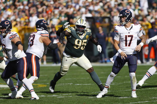 GREEN BAY, WI - OCTOBER 11: Green Bay Packers defensive tackle Devonte Wyatt (95) puts pressure on Chicago Bears quarterback Tyson Bagent (17) during a game between the Green Bay Packers and the Chicago Bears on October 11, 2026 at Lambeau Field in Green Bay, WI. (Photo by Larry Radloff Icon Sportswire) NFL, American Football Herren, USA OCT 11 Bears at Packers EDITORIAL USE ONLY Icon2610113312