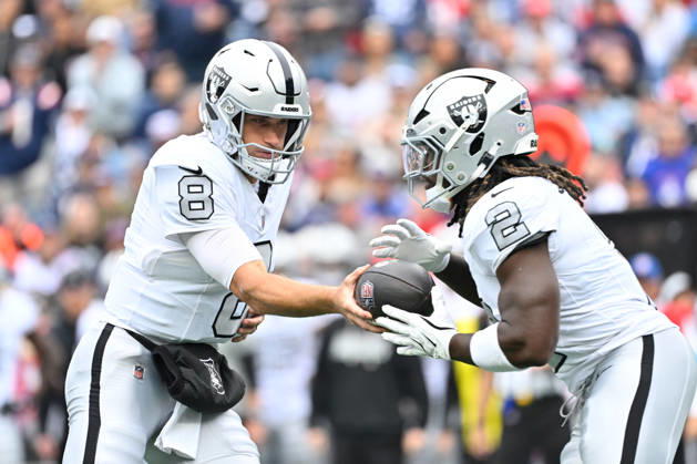Oct 11, 2026; Foxborough, MA, USA; Las Vegas Raiders quarterback Kirk Cousins (8) hands the ball off to running back Ashton Jeanty (2) during the first half against the New England Patriots at Gillette Stadium. Mandatory Credit: -Cal Media Foxborough USA - ZUMAc04_ 20261011_zma_c04_138 Copyright: xEricxCanhax