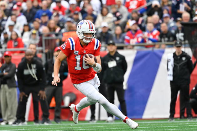 Oct 11, 2026; Foxborough, MA, USA; New England Patriots quarterback Drake Maye (10) runs the ball against the Las Vegas Raiders during the first half at Gillette Stadium. Mandatory Credit: -Cal Media Foxborough USA - ZUMAc04_ 20261011_zma_c04_139 Copyright: xEricxCanhax