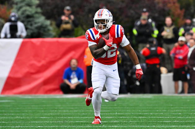 Oct 11, 2026; Foxborough, MA, USA; New England Patriots running back TreVeyon Henderson (32) runs the ball against the Las Vegas Raiders during the first half at Gillette Stadium. Mandatory Credit: -Cal Media Foxborough USA - ZUMAc04_ 20261011_zma_c04_159 Copyright: xEricxCanhax