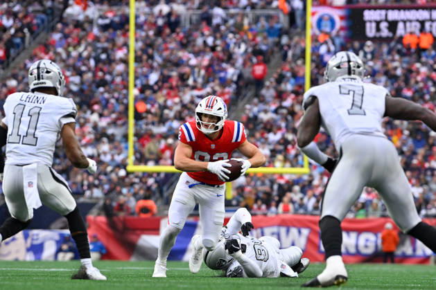 Oct 11, 2026; Foxborough, MA, USA; New England Patriots tight end Eli Raridon (82) breaks a tackle by Las Vegas Raiders defensive end Kwity Paye (95) during the second half at Gillette Stadium. Mandatory Credit: -Cal Media Foxborough USA - ZUMAc04_ 20261011_zma_c04_164 Copyright: xEricxCanhax