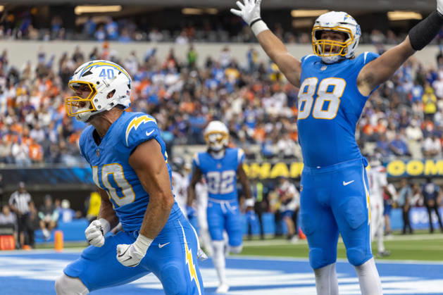 October 11, 2026, Inglewood, California, USA: Los Angeles Chargers safety Kendall Williamson (40) celebrates after scoring a touchdown against Denver Broncos during an NFL, American Football Herren, USA football game, in Inglewood, Calif. on Sunday Oct. 11, 2026. Inglewood USA - ZUMAc68_ 20261011_zaf_c68_015 Copyright: xRingoxChiux