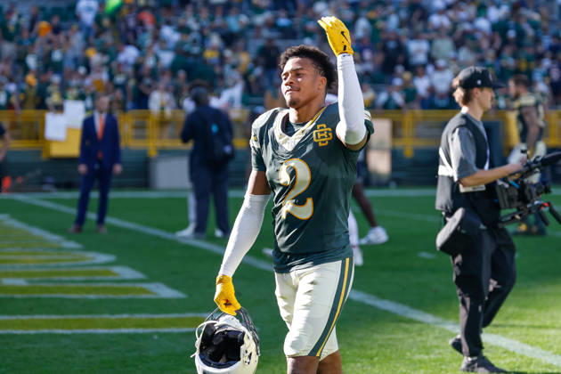 Oct 11, 2026; Green Bay, WI, USA; Green Bay Packers cornerback Brandon Cisse (2) hypes up the crowd after the NFL, American Football Herren, USA game against the Chicago Bears at Lambeau Field. Mandatory Credit: -Cal Media NFL 2026: Bears Vs Packers OCT 11 - ZUMAc04_ 20261011_zma_c04_219 Copyright: xDarrenxLeex