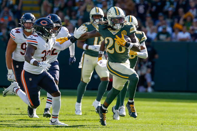 Oct 11, 2026; Green Bay, WI, USA; Green Bay Packers running back Kaleb Johnson (26) running the ball during NFL, American Football Herren, USA game action against the Chicago Bears at Lambeau Field. Mandatory Credit: -Cal Media NFL 2026: Bears Vs Packers OCT 11  - ZUMAc04_ 20261011_zma_c04_243 Copyright: xDarrenxLeex