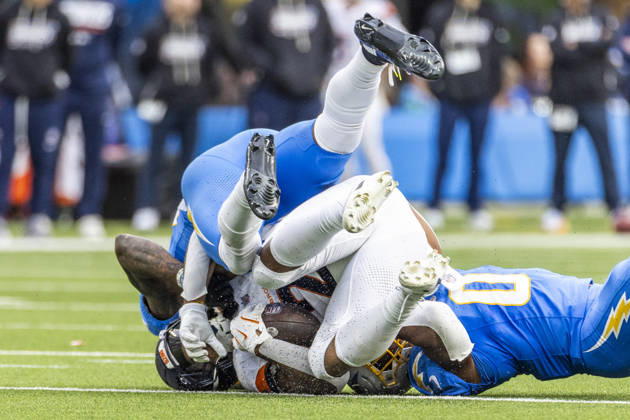October 11, 2026, Inglewood, California, USA: Denver Broncos Running Back J.K. Dobbins (27) is brought down by Los Angeles Chargers linebacker sDel Shawn Phillips (53) and Daiyan Henley (0) during an NFL, American Football Herren, USA football game, in Inglewood, Calif. on Sunday Oct. 11, 2026. Inglewood USA - ZUMAc68_ 20261011_zaf_c68_023 Copyright: xRingoxChiux