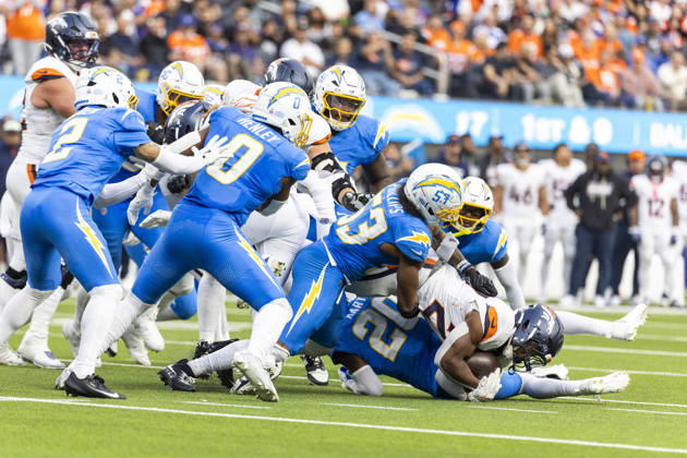 October 11, 2026, Inglewood, California, USA: Denver Broncos Running Back J.K. Dobbins (27) is stopped by Los Angeles Chargers during an NFL, American Football Herren, USA football game, in Inglewood, Calif. on Sunday Oct. 11, 2026. Inglewood USA - ZUMAc68_ 20261011_zaf_c68_019 Copyright: xRingoxChiux