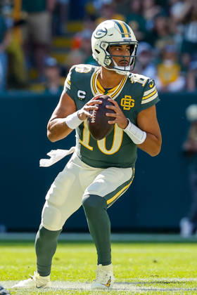 Oct 11, 2026; Green Bay, WI, USA; Green Bay Packers quarterback Jordan Love (10) drops back to pass during NFL, American Football Herren, USA game action against the Chicago Bears at Lambeau Field. Mandatory Credit: -Cal Media Green Bay USA - ZUMAc04_ 20261011_zma_c04_222 Copyright: xDarrenxLeex