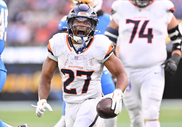 INGLEWOOD, CA - OCTOBER 11: Denver Broncos running back J.K. Dobbins (27) reacts after a run during the game between the Los Angeles Chargers and the Denver Broncos on October 11, 2026 at SoFi Stadium in Inglewood. (Photo by David Dennis Icon Sportswire) NFL, American Football Herren, USA OCT 11 Broncos at Chargers EDITORIAL USE ONLY Icon26101138
