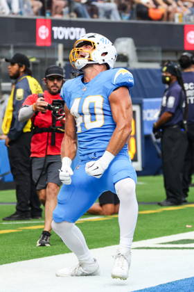NFL, American Football Herren, USA - Los Angeles Chargers vs Denver Broncos Los Angeles Chargers tight end Hayden Rucci (40) celebrates after catching a touchdown pass during the second half of an NFL football game against the Denver Broncos at SoFi Stadium in Inglewood, California, USA, 11 October 2026. INGLEWOOD CALIFORNIA UNITED STATES  Copyright: xCHRISxTORRESx