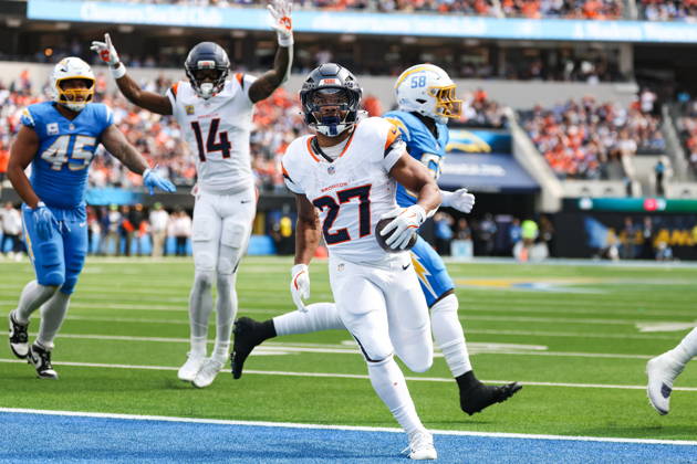 NFL, American Football Herren, USA - Los Angeles Chargers vs Denver Broncos Denver Broncos running back J.K. Dobbins (27) celebrates after scoring a rushing touchdown during the first half of an NFL football game against the Los Angeles Chargers at SoFi Stadium in Inglewood, California, USA, 11 October 2026. INGLEWOOD CALIFORNIA UNITED STATES  Copyright: xCHRISxTORRESx