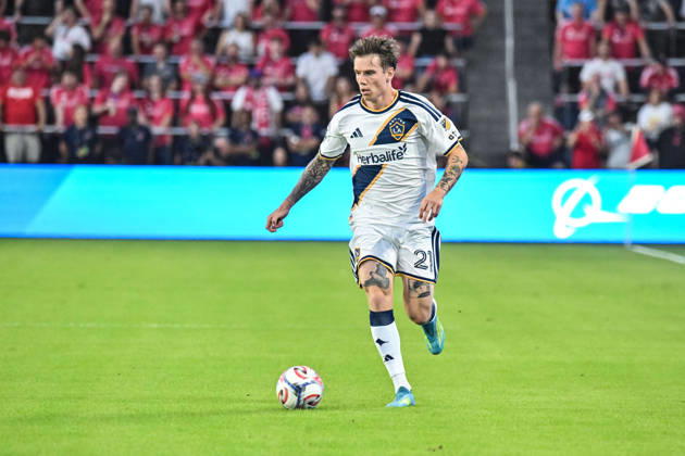 ST. LOUIS, MO - OCTOBER 11: Robert Taylor (21) of the LA Galaxy runs with the ball during the MLS, Fussball Herren, USA regular season match where St. Louis CITY SC hosted LA Galaxy on Sunday October 11th, 2026, at Energizer Park in St. Louis City, MO. (Photo by Rick Ulreich Icon Sportswire) SOCCER: OCT 11 MLS St. Louis CITY SC vs LA Galaxy EDITORIAL USE ONLY Icon26101105