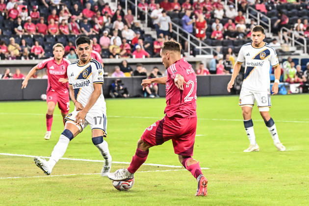 ST. LOUIS, MO - OCTOBER 11: Alexandru Matan (23) of the St. Louis CITY SC crosses the ball while Pablo Ruiz (17) of the LA Galaxy tries to stop the crossing pass during the MLS, Fussball Herren, USA regular season match where St. Louis CITY SC hosted LA Galaxy on Sunday October 11th, 2026, at Energizer Park in St. Louis City, MO. (Photo by Rick Ulreich Icon Sportswire) SOCCER: OCT 11 MLS St. Louis CITY SC vs LA Galaxy EDITORIAL USE ONLY Icon26101126
