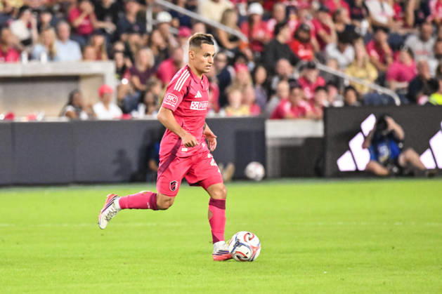 ST. LOUIS, MO - OCTOBER 11: Alexandru Matan (23) of the St. Louis CITY SC runs the ball across the field during the MLS, Fussball Herren, USA regular season match where St. Louis CITY SC hosted LA Galaxy on Sunday October 11th, 2026, at Energizer Park in St. Louis City, MO. (Photo by Rick Ulreich Icon Sportswire) SOCCER: OCT 11 MLS St. Louis CITY SC vs LA Galaxy EDITORIAL USE ONLY Icon26101136