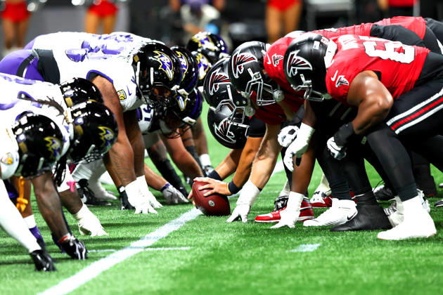ATLANTA, GA - OCTOBER 11: The Atlanta Falcons prepare to snap the footballs during the Sunday evening NFL, American Football Herren, USA game between the Atlanta Falcons and the Baltimore Ravens on October 11, 2026 at the Mercedes-Benz Stadium in Atlanta, Georgia. (Photo by David J. Griffin Icon Sportswire) NFL: OCT 11 Ravens at Falcons EDITORIAL USE ONLY Icon9532610110371