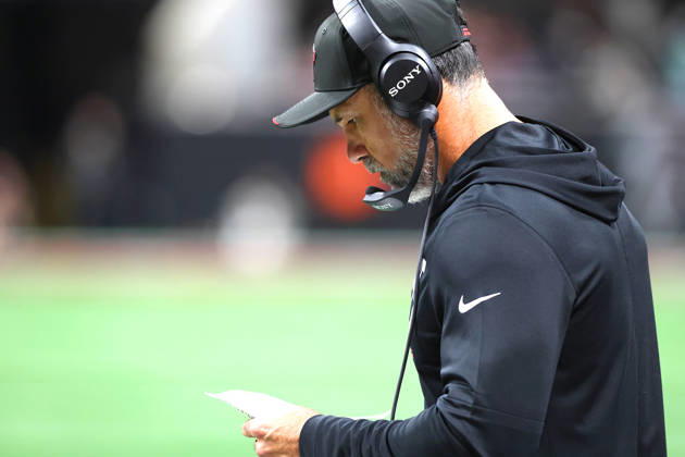 ATLANTA, GA - OCTOBER 11: Defensive coordinator for the Atlanta Falcons Jeff Ulbrich during the Sunday evening NFL, American Football Herren, USA game between the Atlanta Falcons and the Baltimore Ravens on October 11, 2026 at the Mercedes-Benz Stadium in Atlanta, Georgia. (Photo by David J. Griffin Icon Sportswire) NFL: OCT 11 Ravens at Falcons EDITORIAL USE ONLY Icon9532610110470