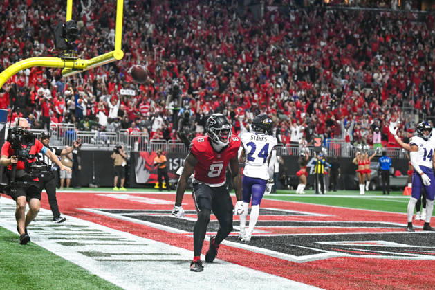 ATLANTA, GA - OCTOBER 11: Atlanta tight end Kyle Pitts (8) reacts after catching a touchdown pass during the NFL, American Football Herren, USA game between the Baltimore Ravens and the Atlanta Falcons on October 11th, 2026 at Mercedes-Benz Stadium in Atlanta, GA. (Photo by Rich von Biberstein Icon Sportswire) NFL: OCT 11 Ravens at Falcons EDITORIAL USE ONLY Icon261011004