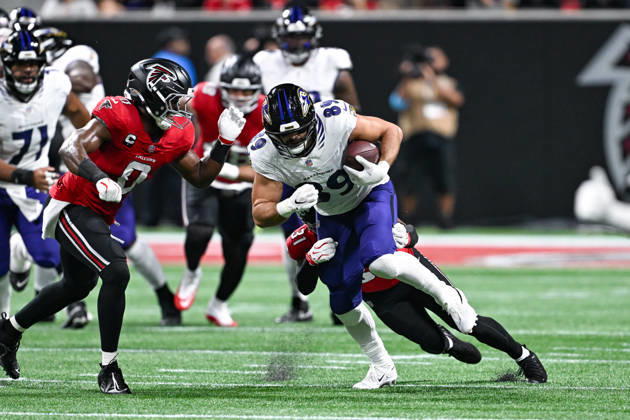 ATLANTA, GA - OCTOBER 11: Baltimore tight end Mark Andrews (89) runs with the ball after a reception during the NFL, American Football Herren, USA game between the Baltimore Ravens and the Atlanta Falcons on October 11th, 2026 at Mercedes-Benz Stadium in Atlanta, GA. (Photo by Rich von Biberstein Icon Sportswire) NFL: OCT 11 Ravens at Falcons EDITORIAL USE ONLY Icon261011012