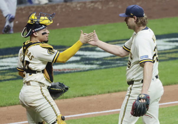 Milwaukee Brewers closing pitcher Trevor Megill (29) celebrates with catcher William Contreras (24) after the Brewers defeated the Los Angeles Dodgers 2-1 in game one of the MLB, Baseball Herren, USA National League Championship Series playoff game at American Family Field in Milwaukee, Wisconsin, on Sunday, October 11, 2026.  MIL20261011729 TANNENxMAURY