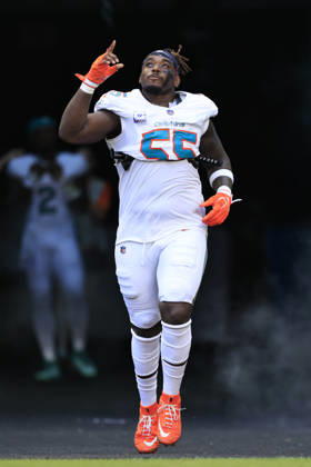 October 11, 2026, Miami Gardens, Florida, United States: Miami Dolphins center Aaron Brewer (55) runs out to the field prior an NFL, American Football Herren, USA game against the Cincinnati Bengals on Sunday, October 11, 2026 at the Hard Rock Stadium. The Bengals beat the Dolphins 31-24. NFL 2026: Cincinnati Bengals 31 : 24 Miami Dolphins  - ZUMAh180 20261011_zsp_h180_008 Copyright: xKimxHukarix